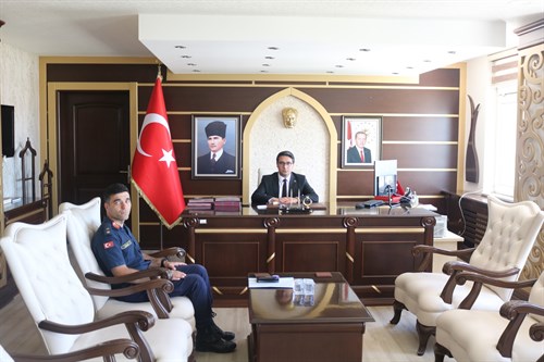 Kaymakam KORKMAZ İlçe Jandarma Komutanı Olarak Görevlendirilen Ütğm. Cengiz ÇALIK’ı Makamında Kabul Etti